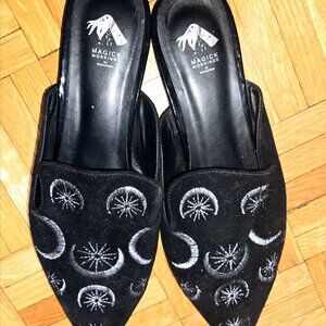 Size 43/9 Embroidered Mules